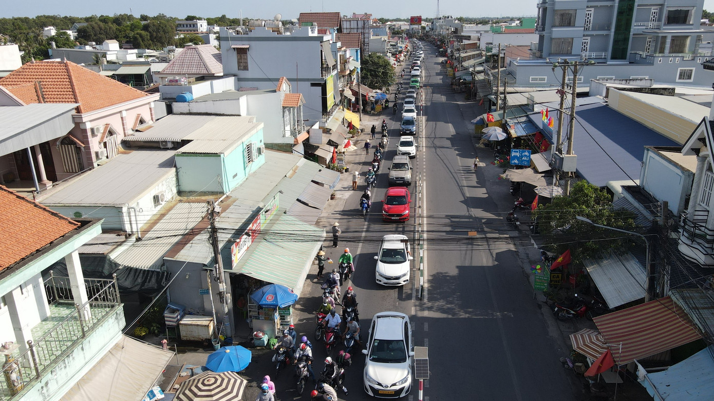 Ôtô xếp hàng dài đợi lên phà để quay lại TPHCM sau kỳ nghỉ. Ảnh: CTV