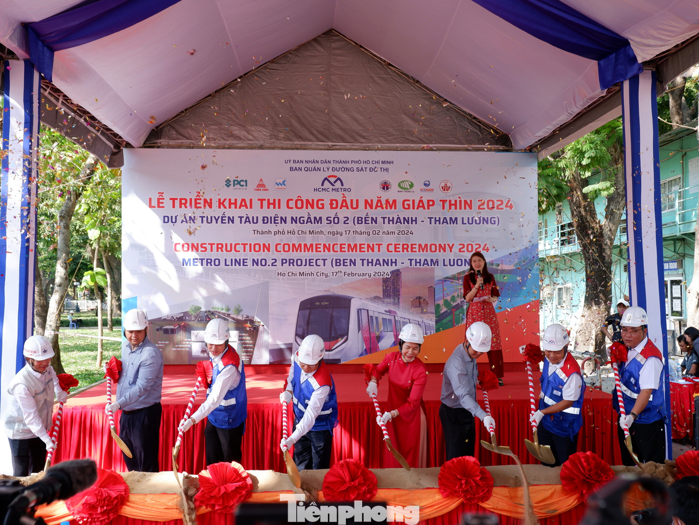 Lãnh đạo Ban Quản lý đường sắt đô thị TPHCM cùng các đơn vị thực hiện nghi thức phát động triển khai thi công đầu năm Giáp Thìn 2024 dự án xây dựng tuyến tàu điện ngầm số 2 (Bến Thành - Tham Lương).