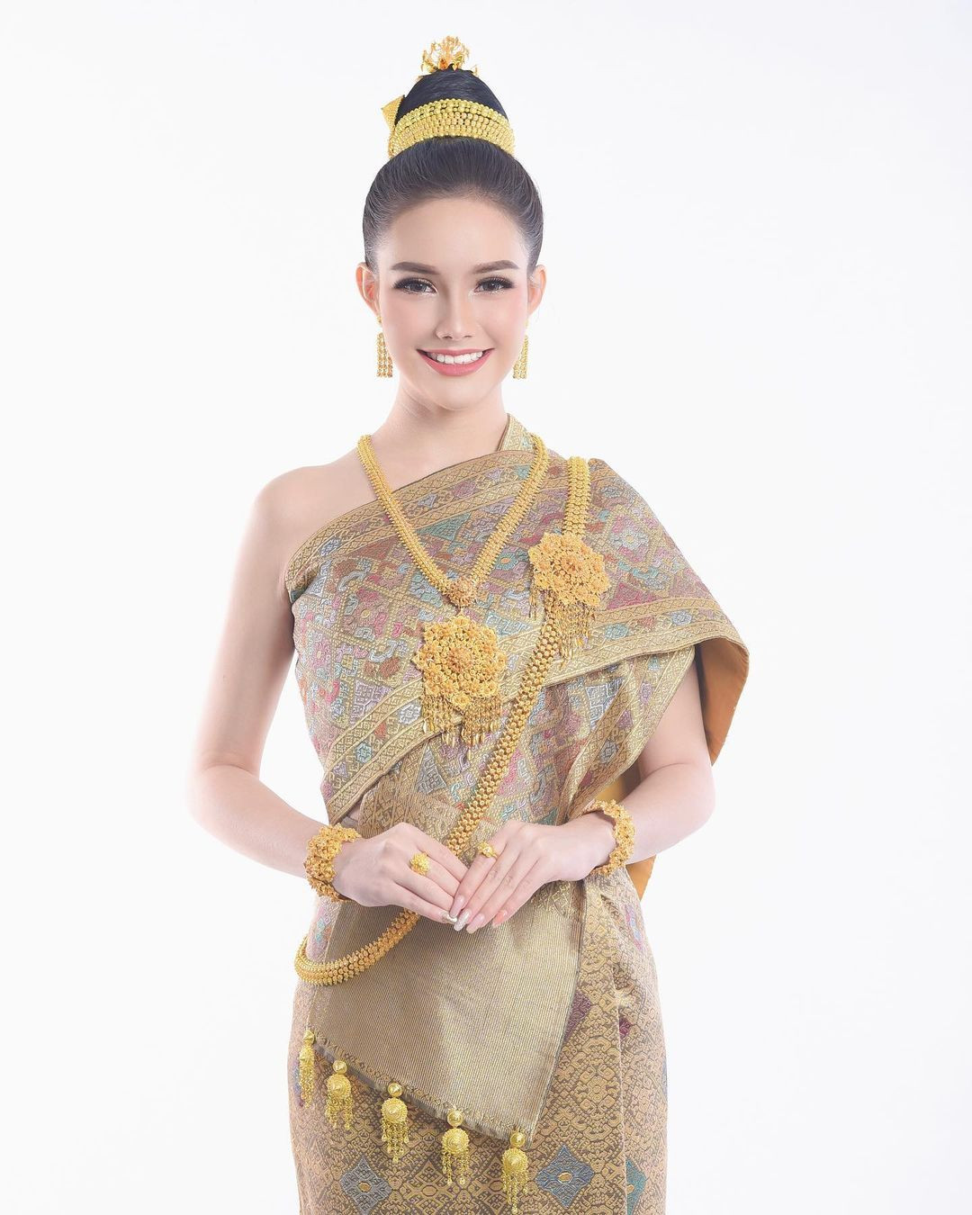 Trên trang cá nhân, Louise Chanthalangsy chia sẻ quyết tâm khi trở lại cuộc thi năm nay. Người đẹp bày tỏ khao khát được đại diện Lào trên đấu trường nhan sắc quốc tế.