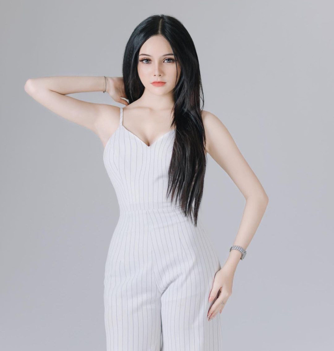 Việc từng có kinh nghiệm tham gia cuộc thi Hoa hậu Hòa bình Lào cũng được đánh giá là thế mạnh của người đẹp khi trở lại.