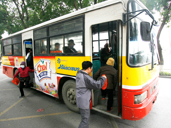 Bộ trưởng GTVT khuyến khích lãnh đạo, cán bộ đi xe buýt. Ảnh: Xuân Phú. Bộ trưởng GTVT khuyến khích lãnh đạo, cán bộ đi xe buýt. Ảnh: Xuân Phú