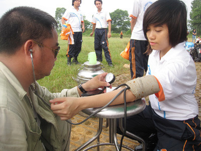 Kiểm tra sức khỏe trước khi lên máy bay Ảnh: Trọng Phú