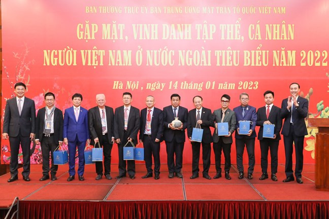 Uỷ ban T.Ư MTTQ Việt Nam gặp mặt, vinh danh tập thể, cá nhân người Việt Nam tiêu biểu ở nước ngoài. Ảnh: QV Uỷ ban T.Ư MTTQ Việt Nam gặp mặt, vinh danh tập thể, cá nhân người Việt Nam tiêu biểu ở nước ngoài. Ảnh: QV