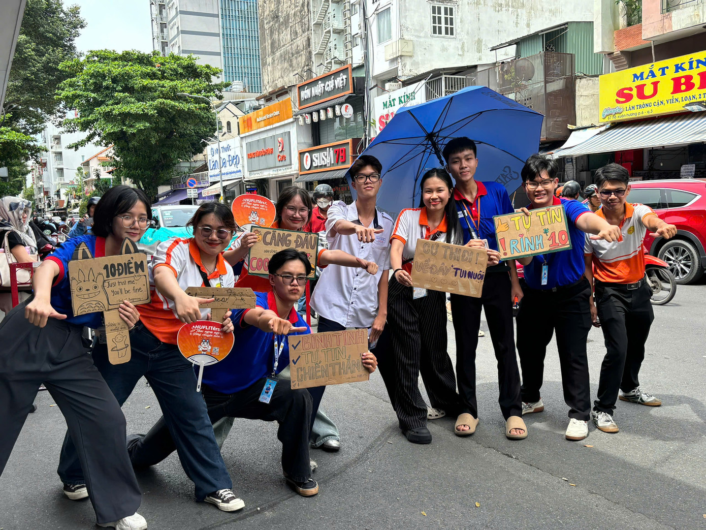 Sỹ tử hoàn thành 'môn thi áp lực nhất': Cập nhật đề thi, giải đề Toán ảnh 11