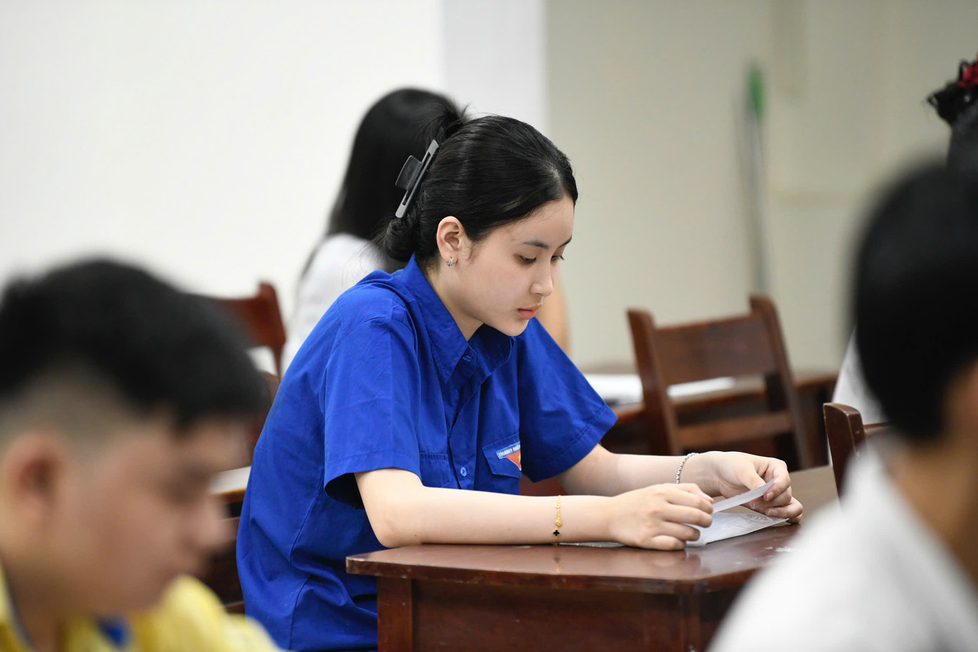 Thí sinh đi xe lăn đến làm thủ tục thi tốt nghiệp ảnh 21 Thí sinh đi xe lăn đến làm thủ tục thi tốt nghiệp ảnh 21