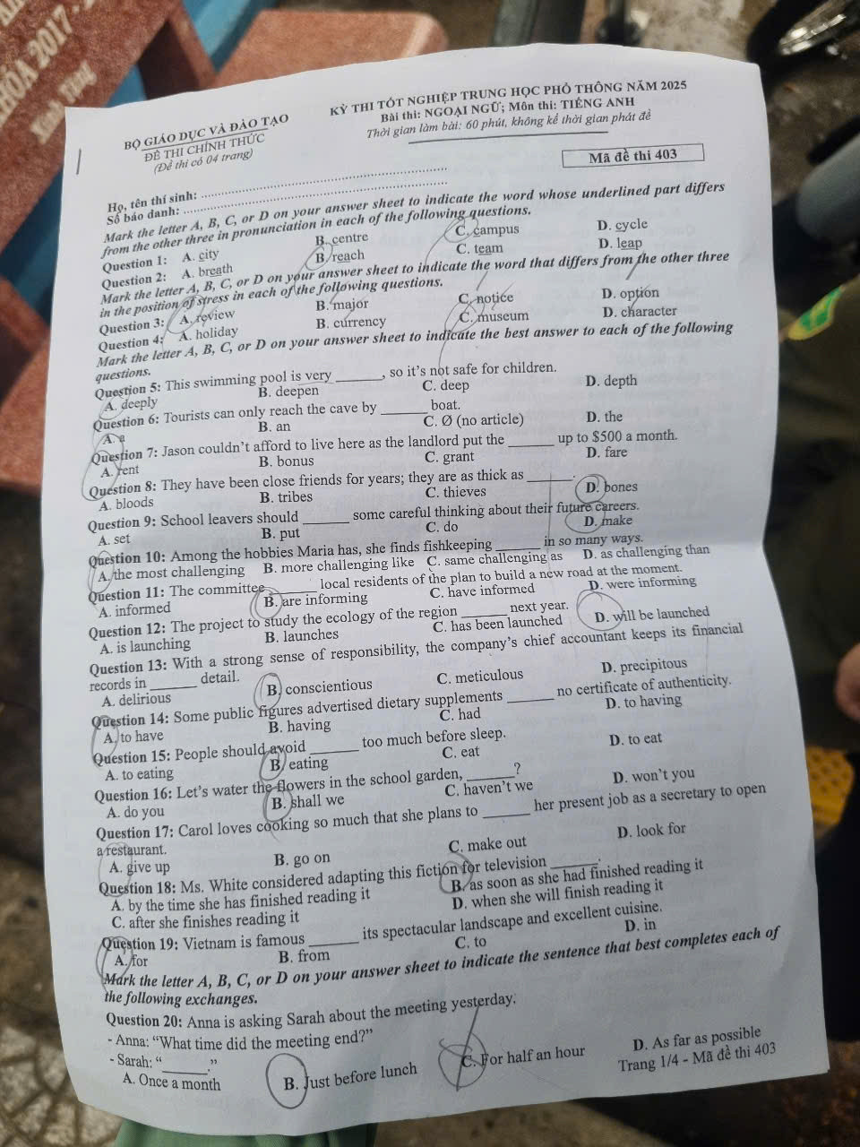 Kết thúc kỳ thi Tốt nghiệp THPT 2025, đề ngoại ngữ dễ không? ảnh 11 Kết thúc kỳ thi Tốt nghiệp THPT 2025, đề ngoại ngữ dễ không? ảnh 11