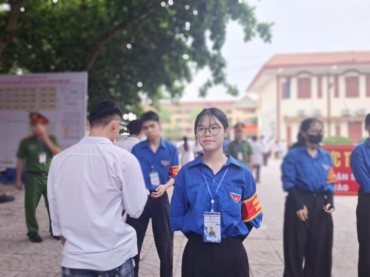 Vỡ òa cảm xúc kết thúc thi theo chương trình mới, cập nhật giải đề ảnh 3