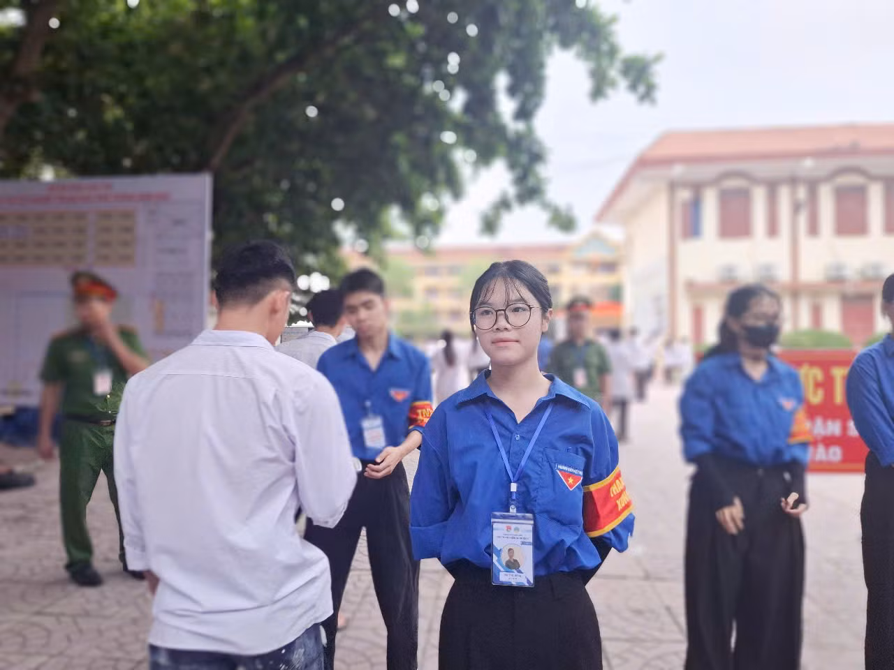 Vỡ òa cảm xúc kết thúc thi theo chương trình mới, cập nhật giải đề ảnh 3