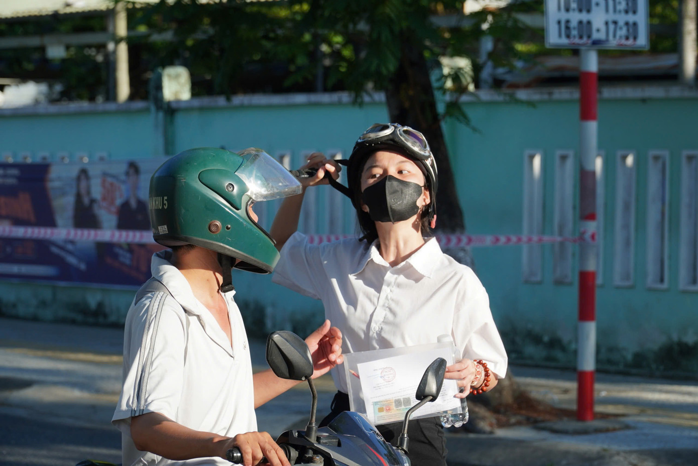 Sỹ tử hoàn thành bài Ngữ Văn, đề dễ thở, thí sinh phấn khởi ảnh 38