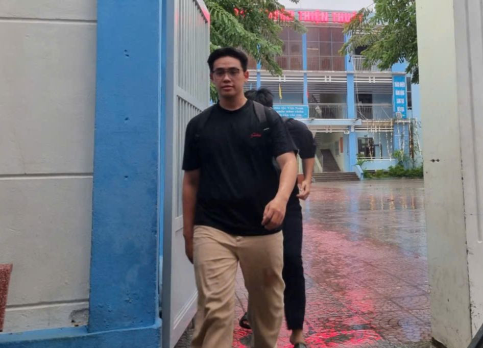 Kết thúc kỳ thi Tốt nghiệp THPT 2025, đề ngoại ngữ dễ không? ảnh 15 Kết thúc kỳ thi Tốt nghiệp THPT 2025, đề ngoại ngữ dễ không? ảnh 15