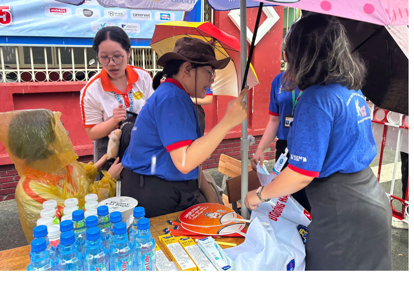 Sỹ tử hoàn thành 'môn thi áp lực nhất': Cập nhật đề thi, giải đề Toán ảnh 21