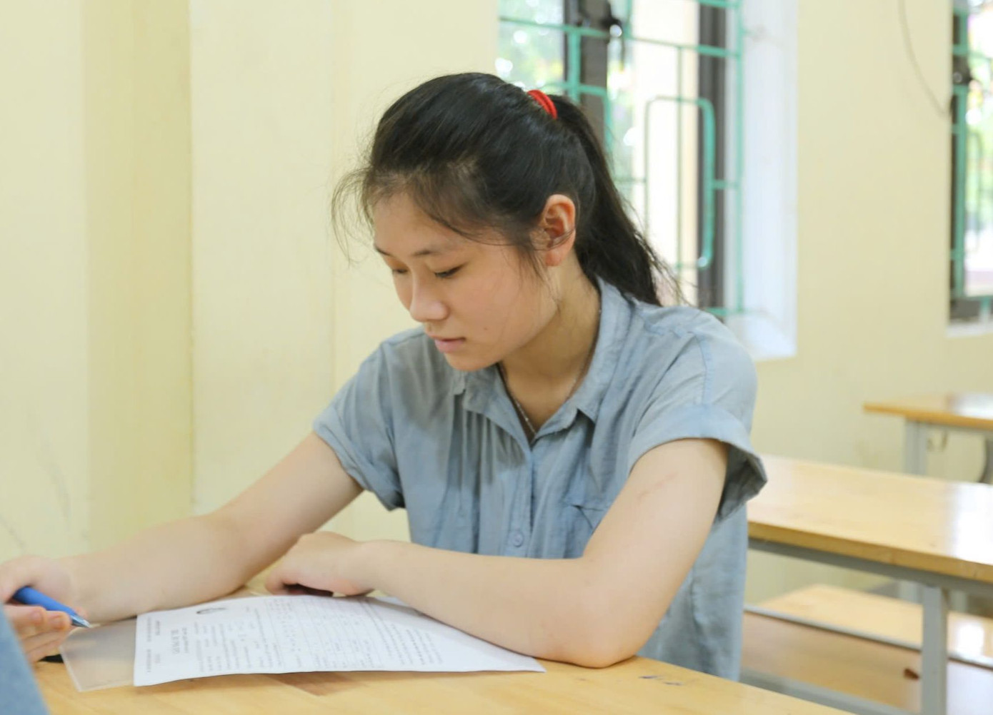 Nguyễn Thị Thanh Nhàn quyết tâm tham dự kỳ thi tốt nghiệp THPT với hy vọng có thể chạm tới ước mơ. Nguyễn Thị Thanh Nhàn quyết tâm tham dự kỳ thi tốt nghiệp THPT với hy vọng có thể chạm tới ước mơ.