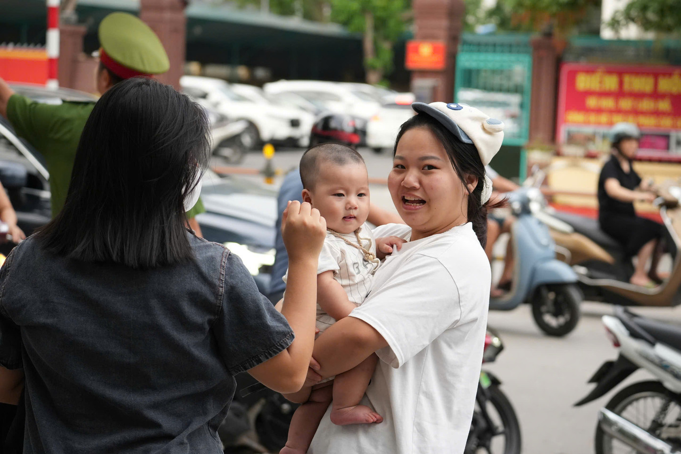 Vỡ òa cảm xúc kết thúc thi theo chương trình mới, cập nhật giải đề ảnh 16