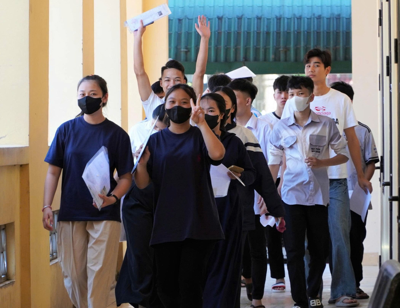 Thí sinh đi xe lăn đến làm thủ tục thi tốt nghiệp ảnh 29 Thí sinh đi xe lăn đến làm thủ tục thi tốt nghiệp ảnh 29