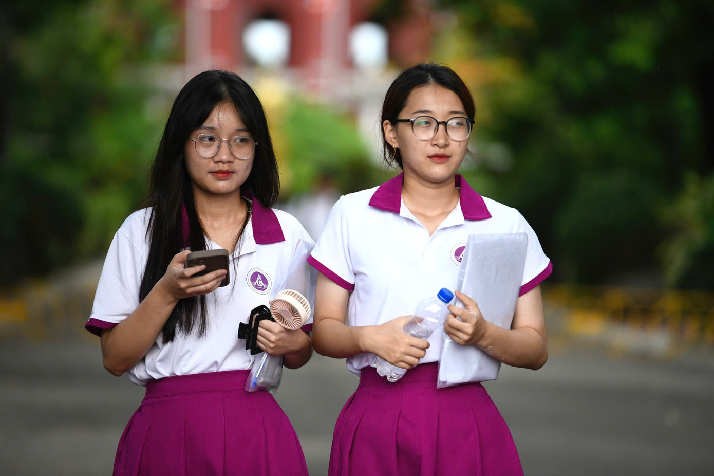 Sỹ tử hoàn thành 'môn thi áp lực nhất': Cập nhật đề thi, giải đề Toán ảnh 29