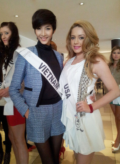 Chiều cao 1m77 của Hoàng Thùy vượt qua cả một thí sinh người Mỹ khi tham dự cuộc thi sắc đẹp