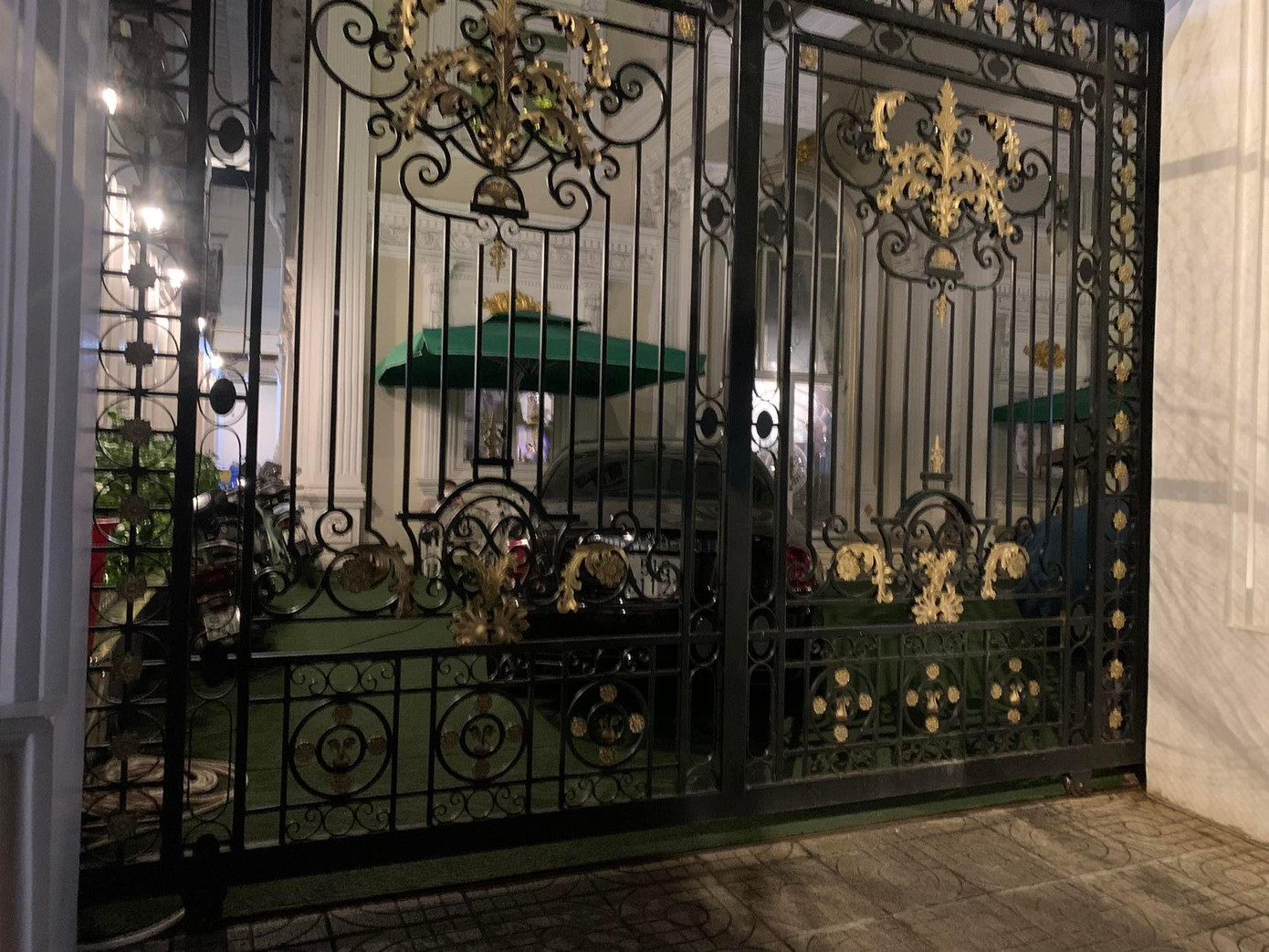 Nhà bà Nguyễn Phương Hằng tại TPHCM. Nhà bà Nguyễn Phương Hằng tại TPHCM.