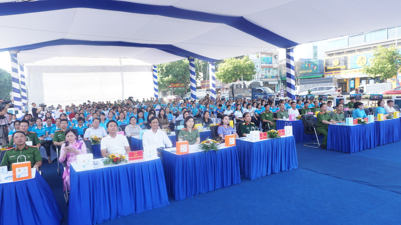 Toàn cảnh buổi lễ phát động.