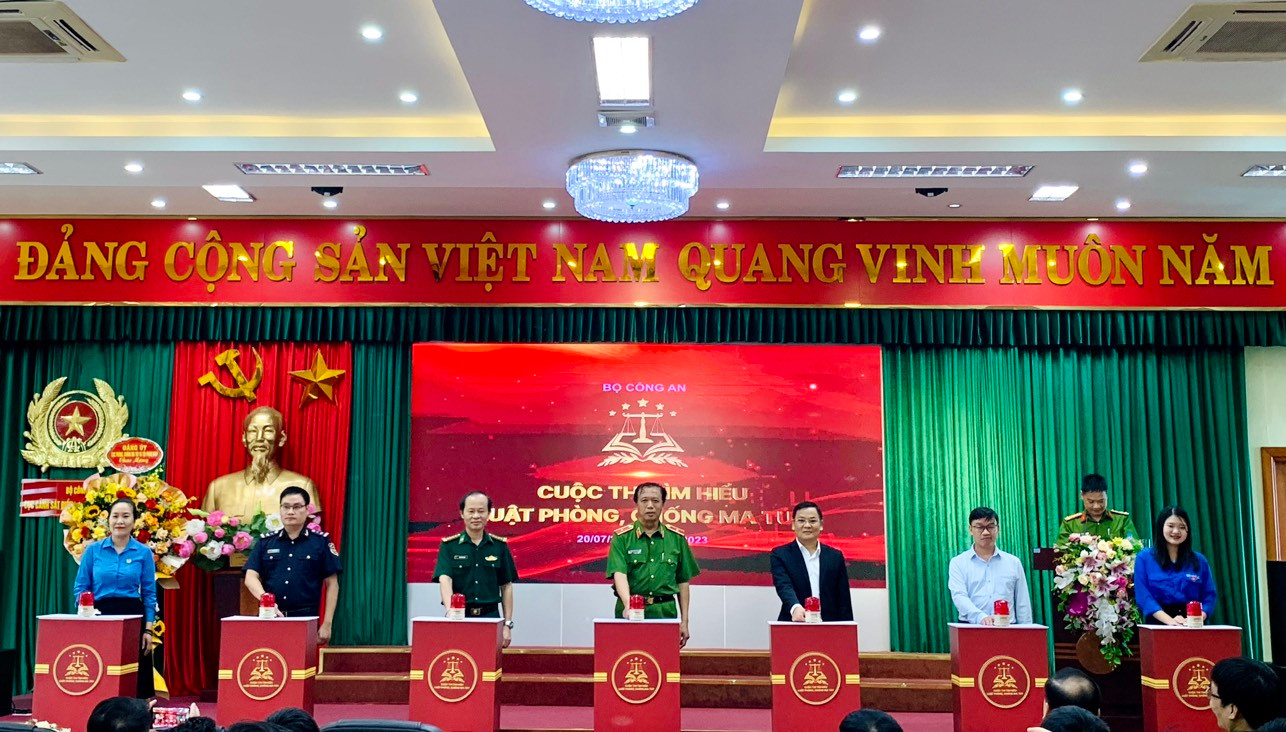 Lễ phát động cuộc thi "Tìm hiểu về Luật phòng, chống ma tuý". Lễ phát động cuộc thi "Tìm hiểu về Luật phòng, chống ma tuý".