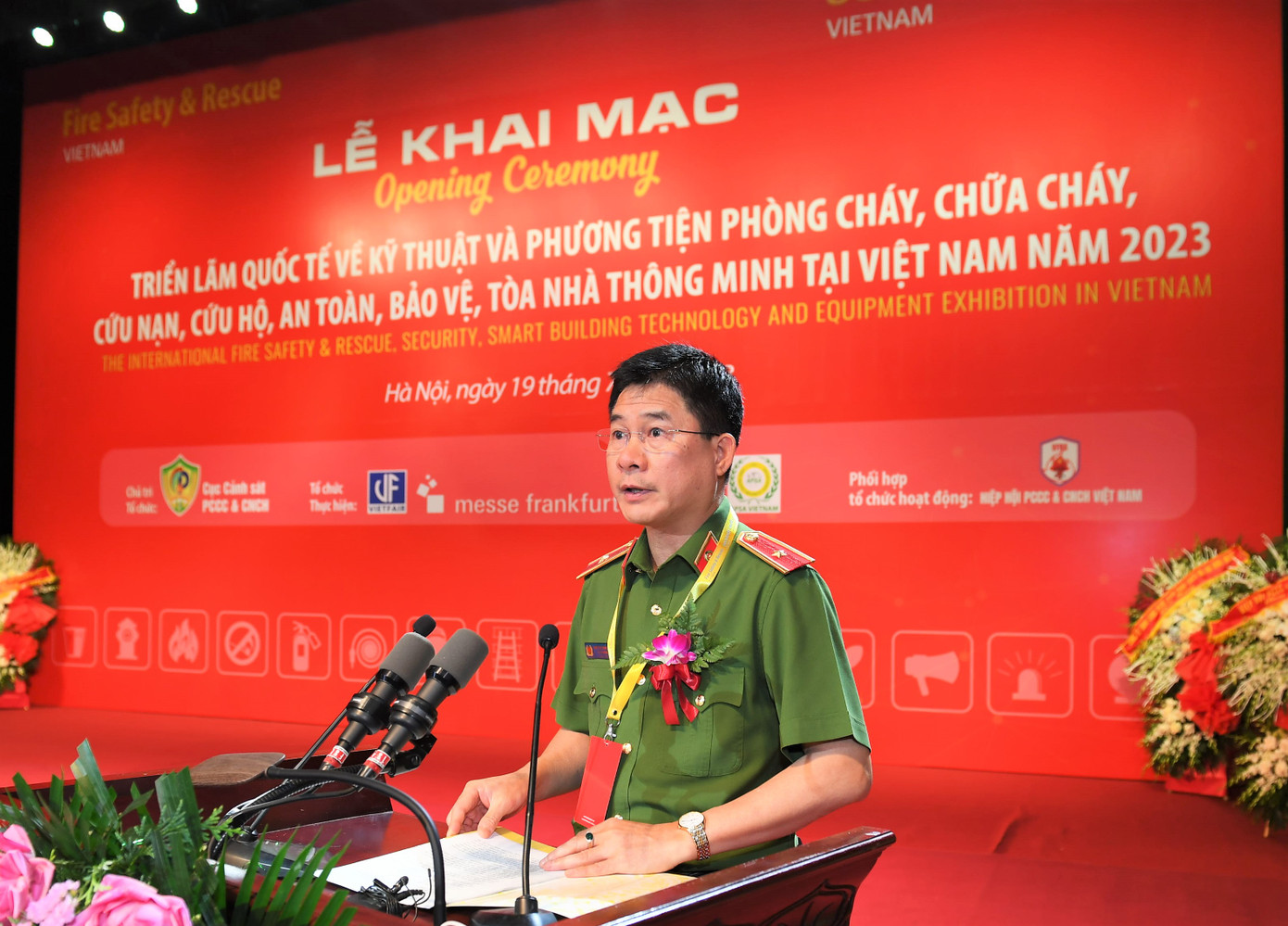 Thiếu tướng Nguyễn Tuấn Anh, Cục trưởng Cục Cảnh sát PCCC&CNCH thông tin về triển lãm. Thiếu tướng Nguyễn Tuấn Anh, Cục trưởng Cục Cảnh sát PCCC&CNCH thông tin về triển lãm.