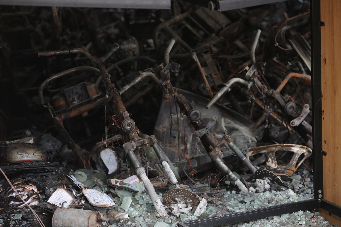 Theo cơ quan công an, vụ cháy làm 3 người chết là anh T.D.Q (SN 1985), chị N.T.H (SN 1990, vợ anh Q.), cháu T.N.L (SN 2016, con vợ chồng anh Q.).