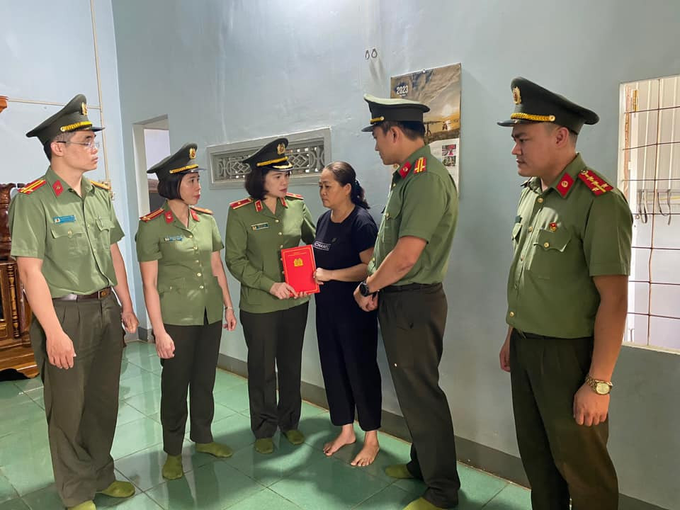 Đoàn công tác thăm hỏi các gia đình thương binh, liệt sĩ và tổ chức các hoạt động an sinh xã hội trên địa bàn tỉnh Đắk Lắk.