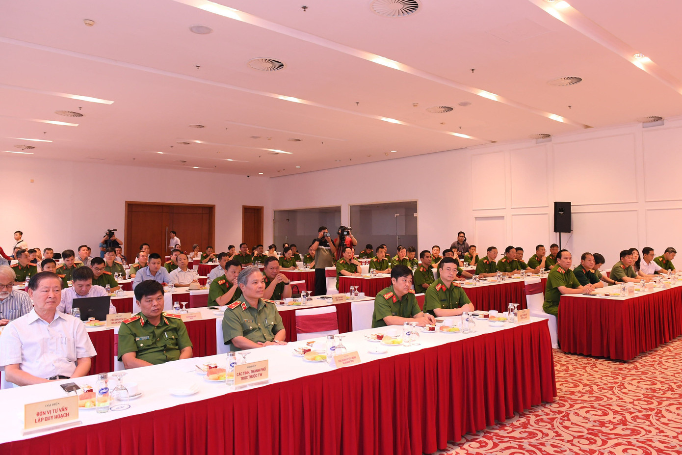 Toàn cảnh Hội nghị. Toàn cảnh Hội nghị.