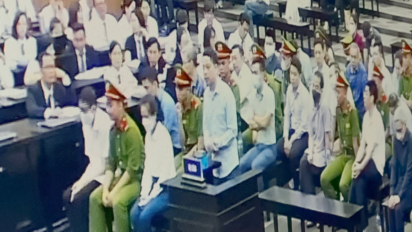 Bị cáo Kiên trình bày tại phiên toà sáng 18/8. Ảnh Như Ý Bị cáo Kiên trình bày tại phiên toà sáng 18/8. Ảnh Như Ý