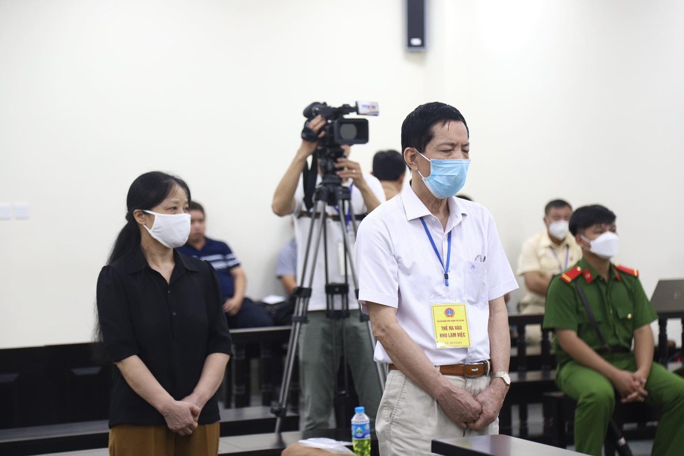 Hai bị cáo Sâm, My tại phiên toà.