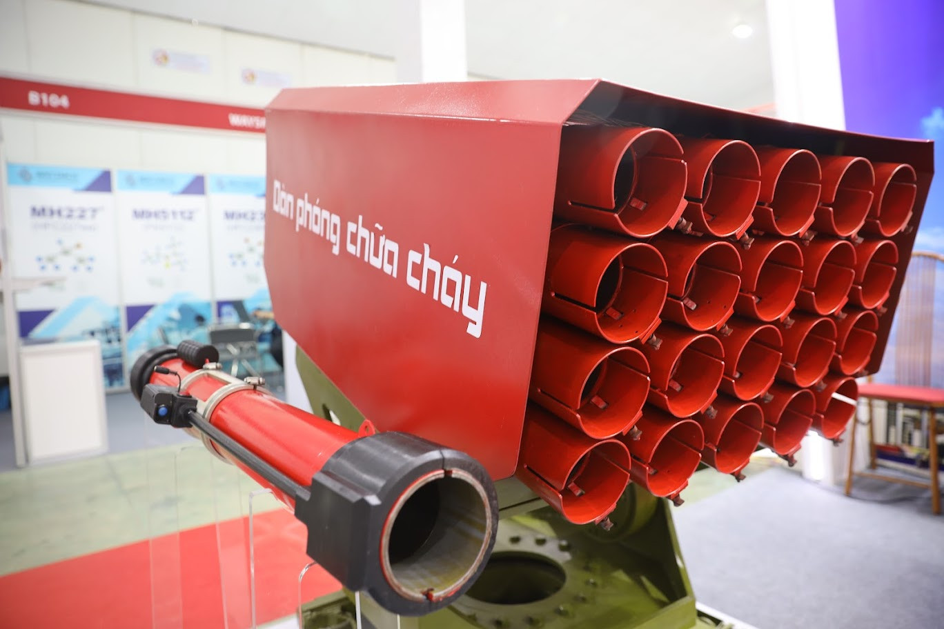 Dàn phóng chữa cháy, được thiết phục vụ dập tắt đám cháy, chất độc nguy hiểm khó tiếp cận.