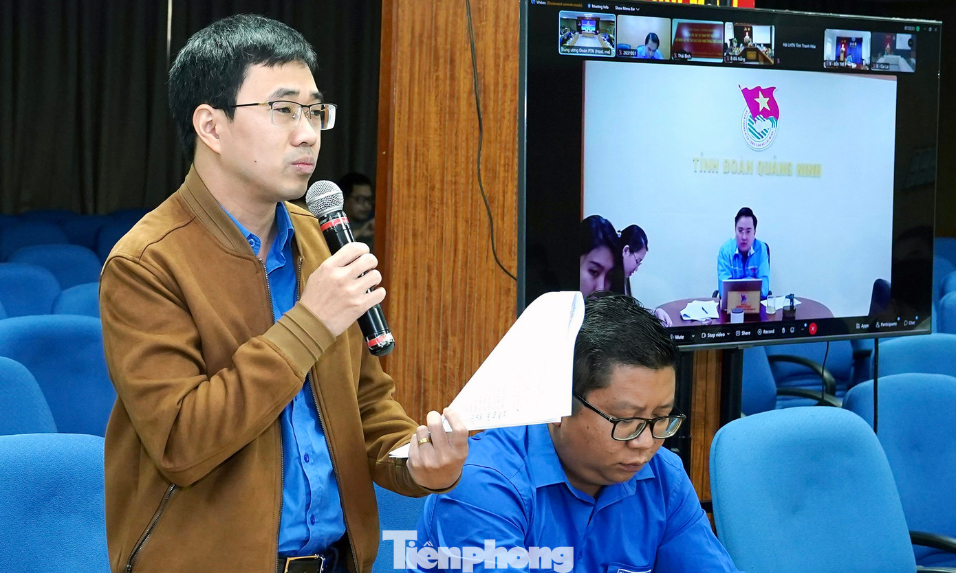 ANh Bùi Hoàng Tùng phát biểu ý kiến tại hội nghị. Ảnh: Ngọc Thắng