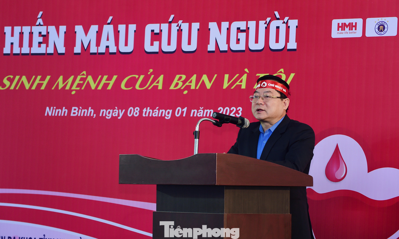 Nhà báo Lê Xuân Sơn phát biểu tại chương trình. Ảnh: Xuân Tùng