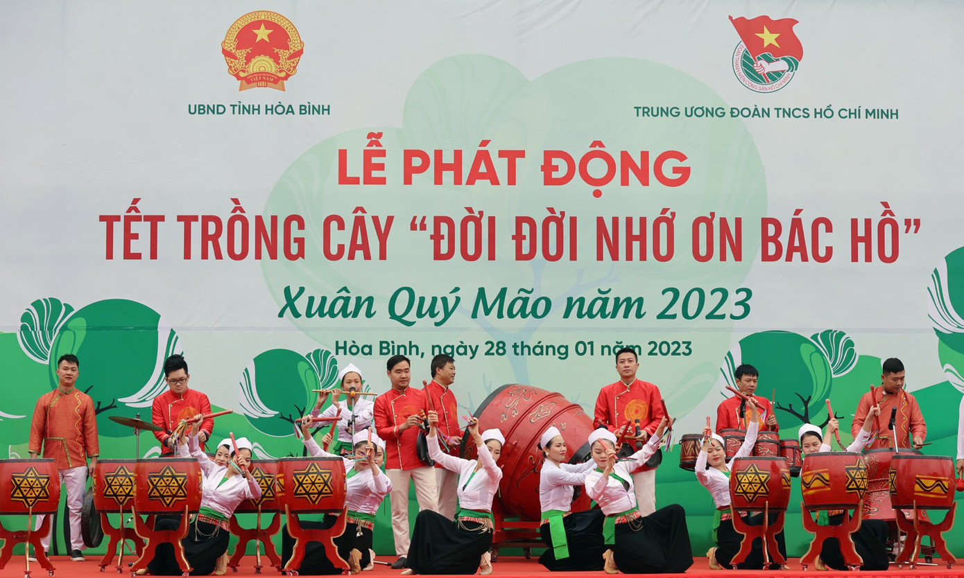 Lễ phát động Tết trồng cây "Đời đời nhớ ơn Bác Hồ" Xuân Quý Mão năm 2023 tại Hòa Bình. Ảnh: Như Ý