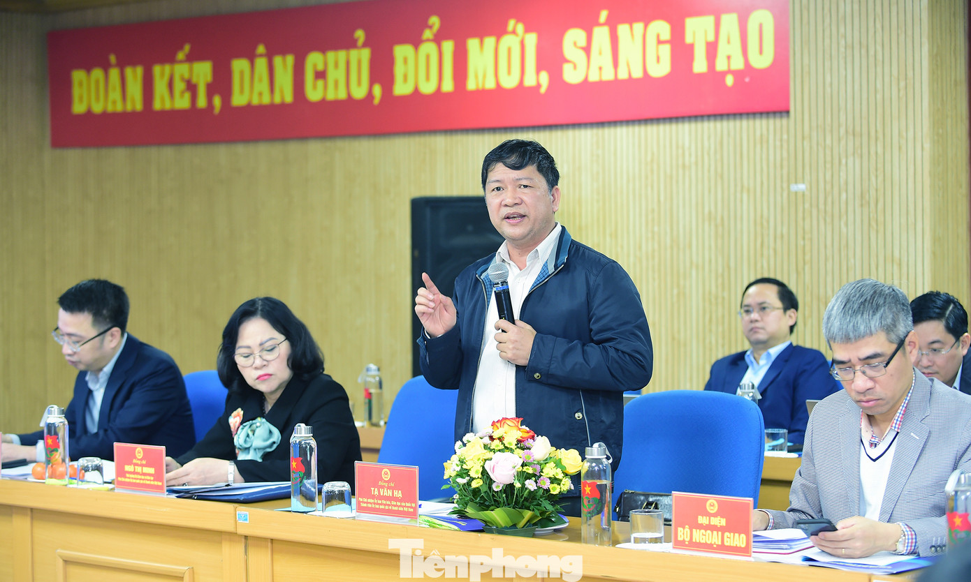 Ông Tạ Văn Hạ phát biểu ý kiến tại hội nghị. Ảnh: Xuân Tùng Ông Tạ Văn Hạ phát biểu ý kiến tại hội nghị. Ảnh: Xuân Tùng