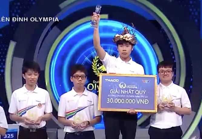 Việt Thành giành vòng nguyệt quế trận thi quý I và mang cầu truyền hình trực tiếp chung kết năm Đường lên đỉnh Olympia về trường THPT Sóc Sơn, Hà Nội.