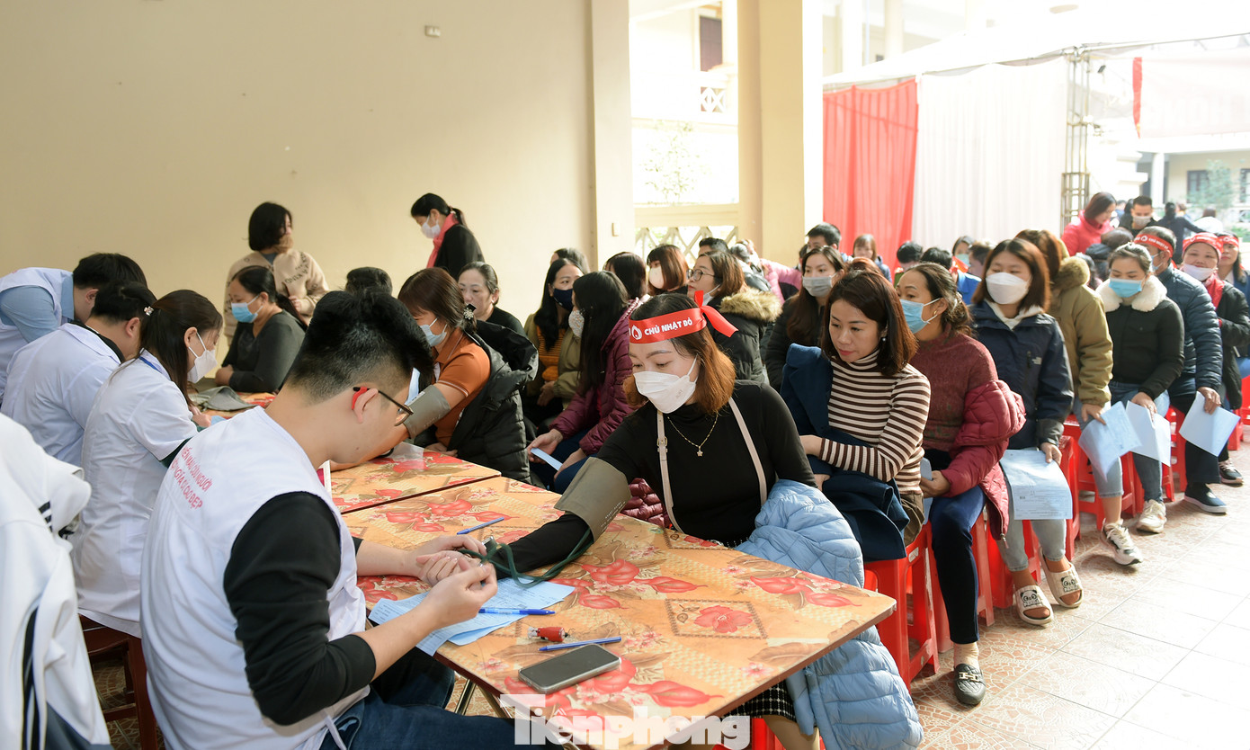 Từ sáng sớm đoàn viên thanh niên, người dân tham gia đăng ký hiến máu. Từ sáng sớm đoàn viên thanh niên, người dân tham gia đăng ký hiến máu.