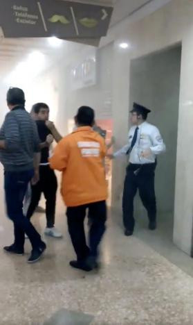 Nhà vệ sinh trung tâm mua sắm nổ tung, 12 người thương vong ảnh 1