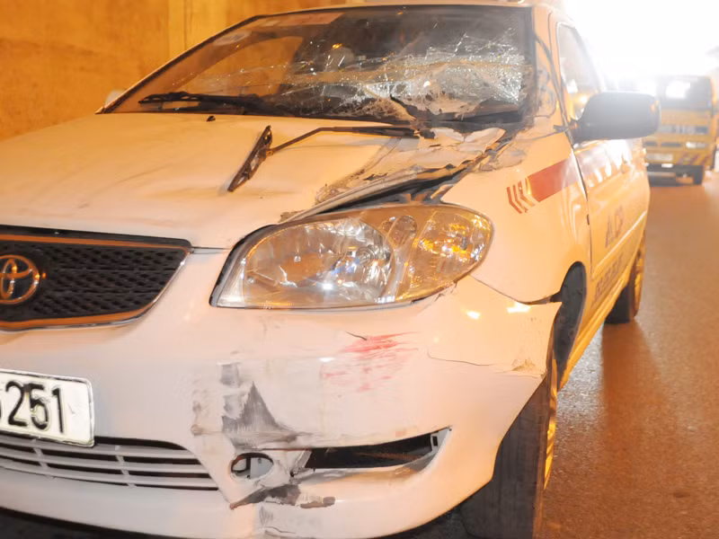 Chiếc xe taxi hư hỏng nặng