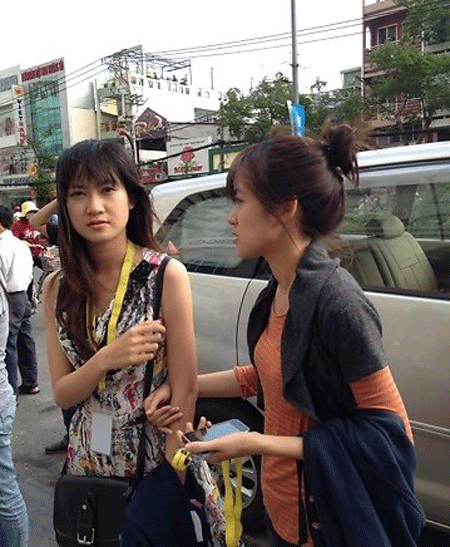 Không ít người hoảng hốt khi lần đầu biết đến cảm giác động đất - Ảnh: Phương Anh . Không ít người thấy hoảng hốt vì lần đầu biết đến cảm giác động đất - Ảnh: Phương Anh