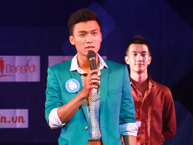 Xuân Phúc trả lời câu hỏi ứng xử về sự nghiệp của đàn ông