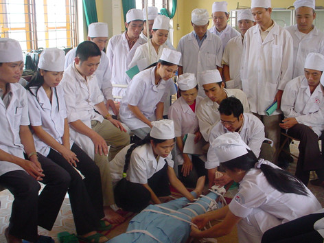 Sinh viên ĐH Y-Dược Thái Nguyên trong giờ thực hành. Sinh viên ĐH Y-Dược Thái Nguyên trong giờ thực hành