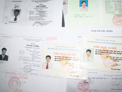 Nhiều người có thẻ học nghề 2 năm nay vẫn chưa nhận được tiền hỗ trợ. Nhiều người có thẻ học nghề 2 năm nay vẫn chưa nhận được tiền hỗ trợ