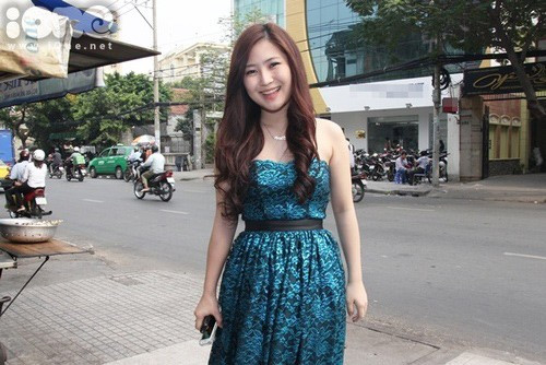  Thêm một lựa chọn già nua với đầm ren xanh..