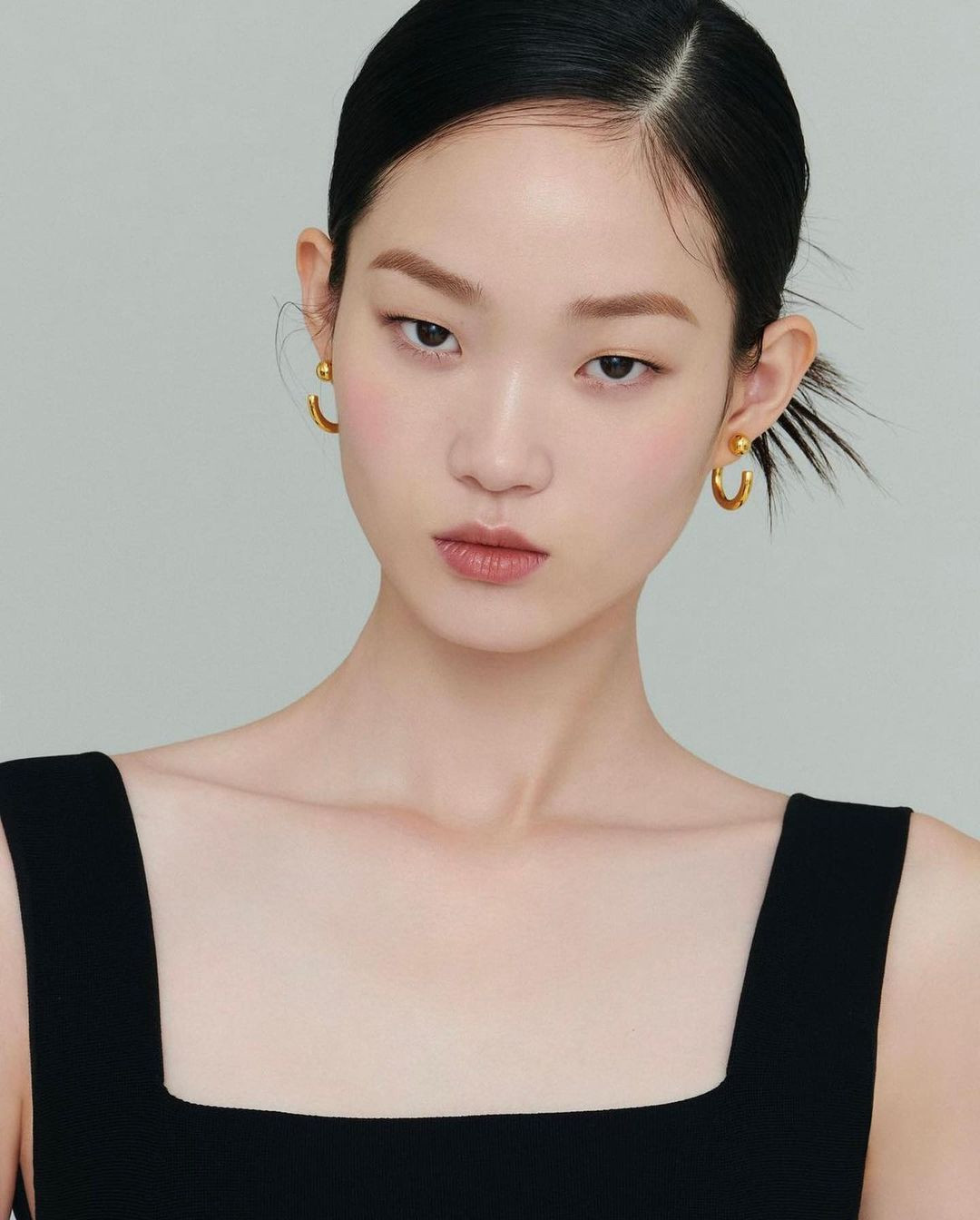 Shin Hyun Ji sinh năm 1996 tại Seoul, Hàn Quốc. Cô cao 1,75 m. Ảnh: IG.