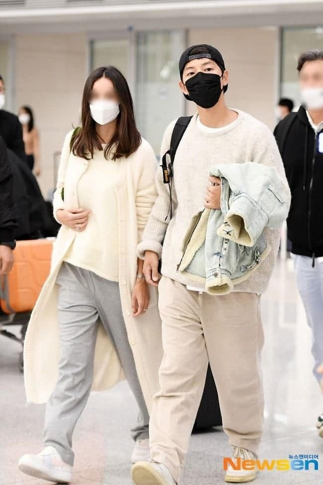 Song Joong Ki xác nhận có tình mới vào tháng 12/2022. Ảnh: Newsen. Song Joong Ki xác nhận có tình mới vào tháng 12/2022. Ảnh: Newsen.