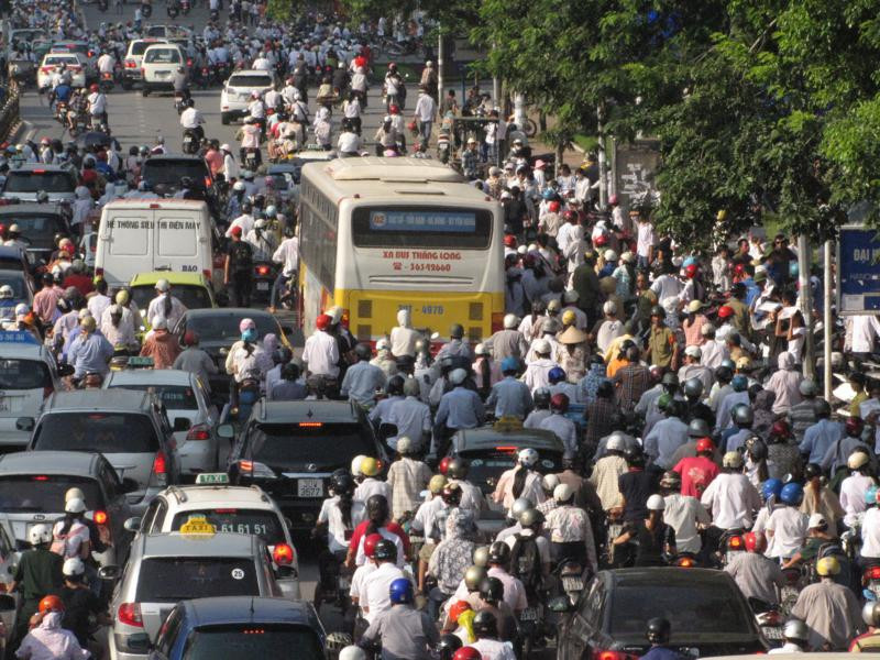 Tình trạng ùn tắc diễn ra hơn nửa tiếng đồng hồ