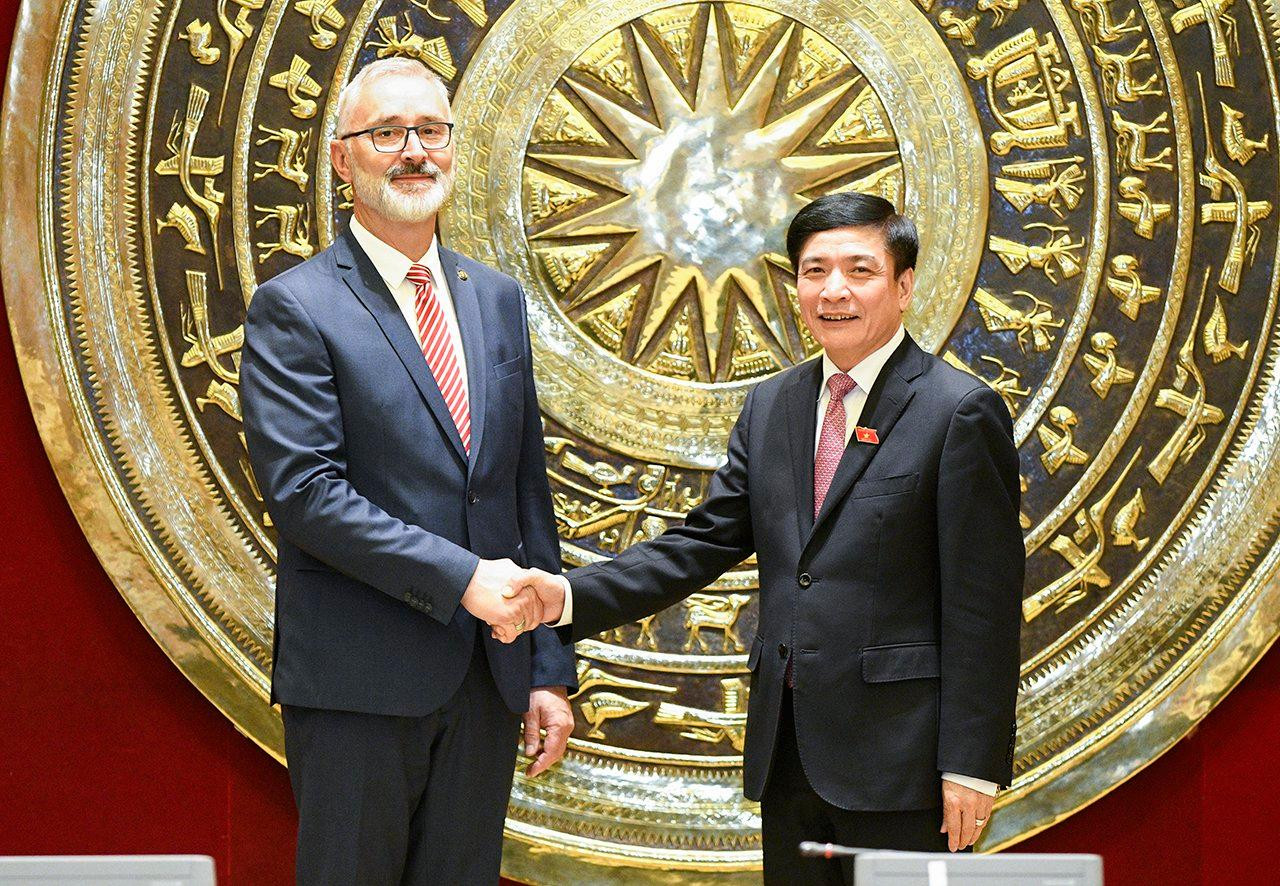 Tổng Thư ký Quốc hội, Chủ nhiệm Văn phòng Quốc hội Bùi Văn Cường hội đàm với Chủ nhiệm Văn phòng Quốc hội Hungary Such Gyorgy