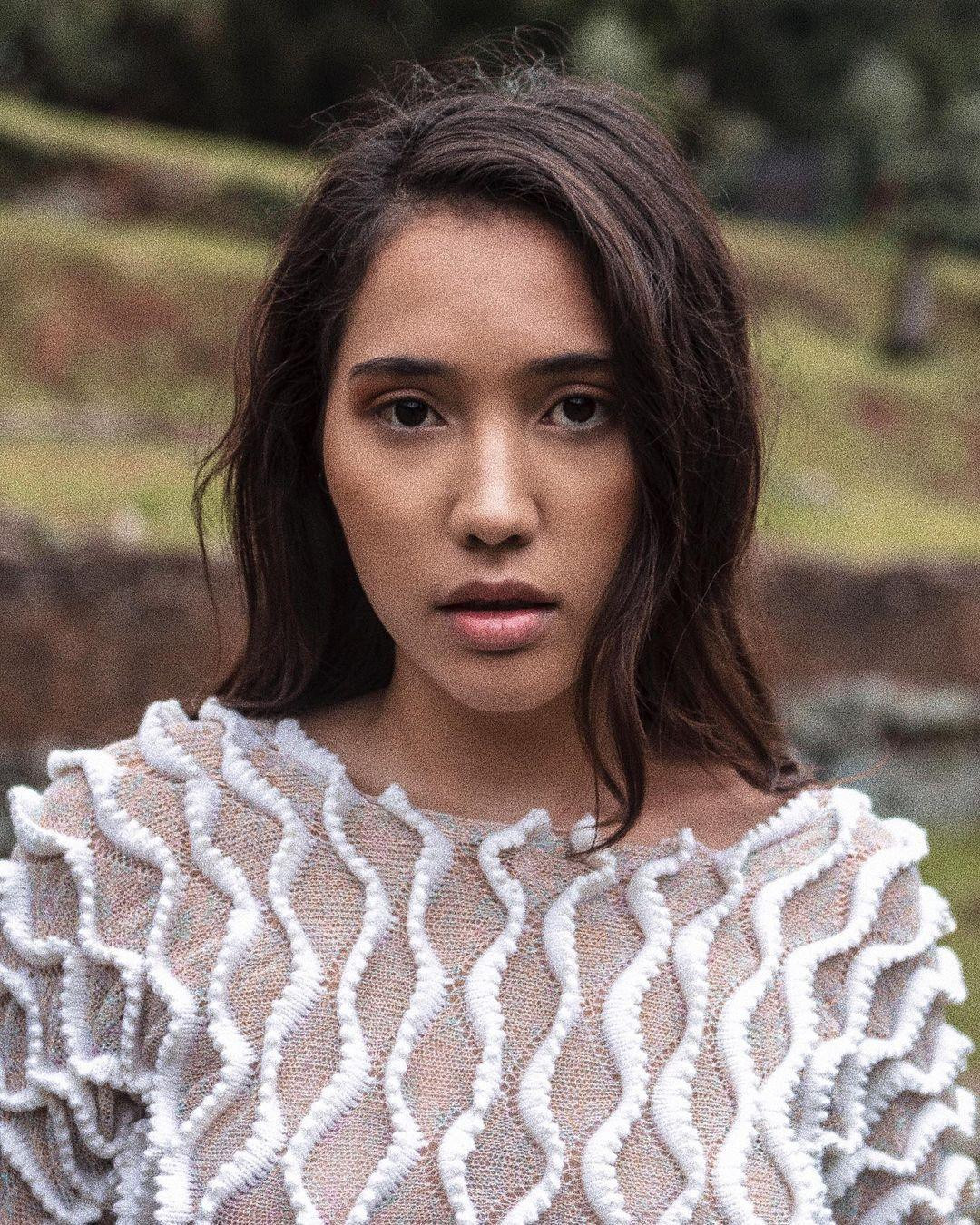 Các người đẹp Indonesia thường gây ấn tượng với chiều cao khủng và sắc vóc nóng bỏng cũng như kỹ năng nói tiếng Anh trôi chảy.