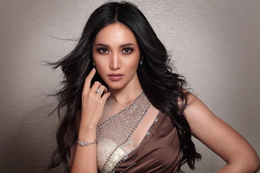 Laksmi Shari De-Neefe Suardana năm nay 26 tuổi, đại diện cho Bali tại cuộc thi Puteri Indonesia 2022.