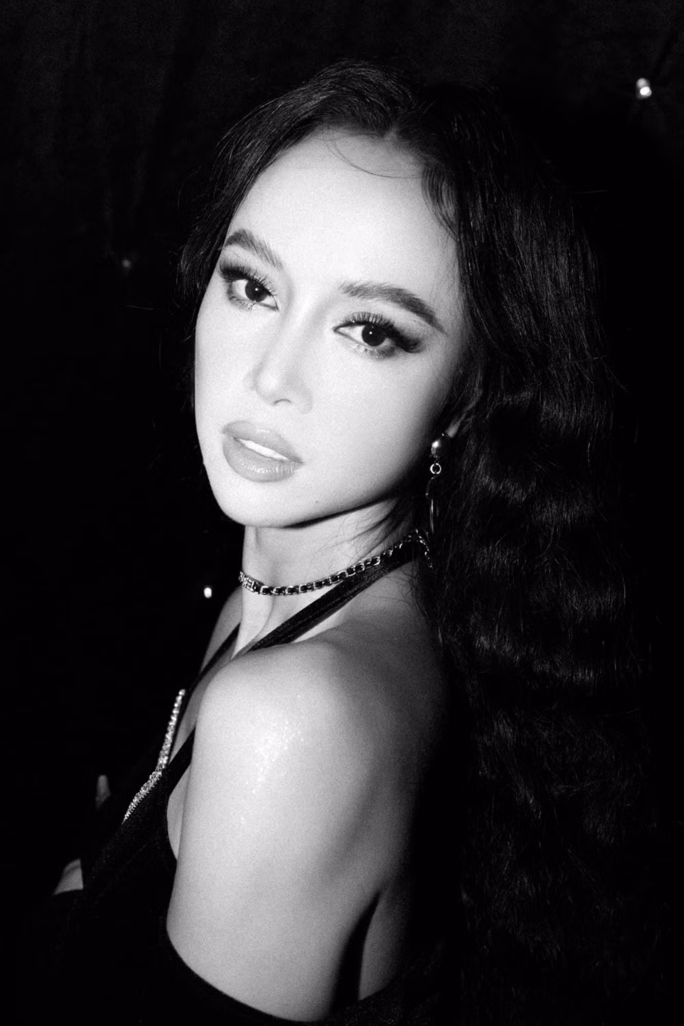 Sau "Quyên", Vũ Ngọc Anh trở thành cái tên nổi bật trong showbiz và góp mặt trong rất nhiều sự kiện. Cô cũng trở thành 'nàng thơ" của nhiều nhà thiết kế và được đảm nhận nhiều vai trò quan trọng trên sàn diễn thời trang. Hiện tại, người đẹp đang có mối tình lãng mạn bên nam ca sĩ Cường Seven.
